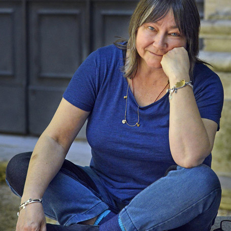 جهان هتل الی اسمیت ali smith