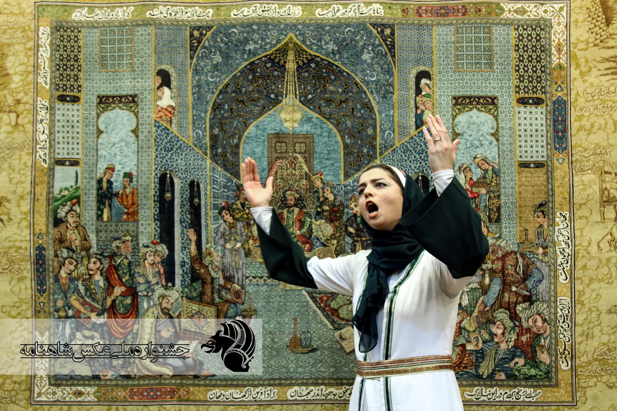 نخستین جشنواره ملی عکس شاهنامه نقالی یک زن همایون مهرزاد از تهران